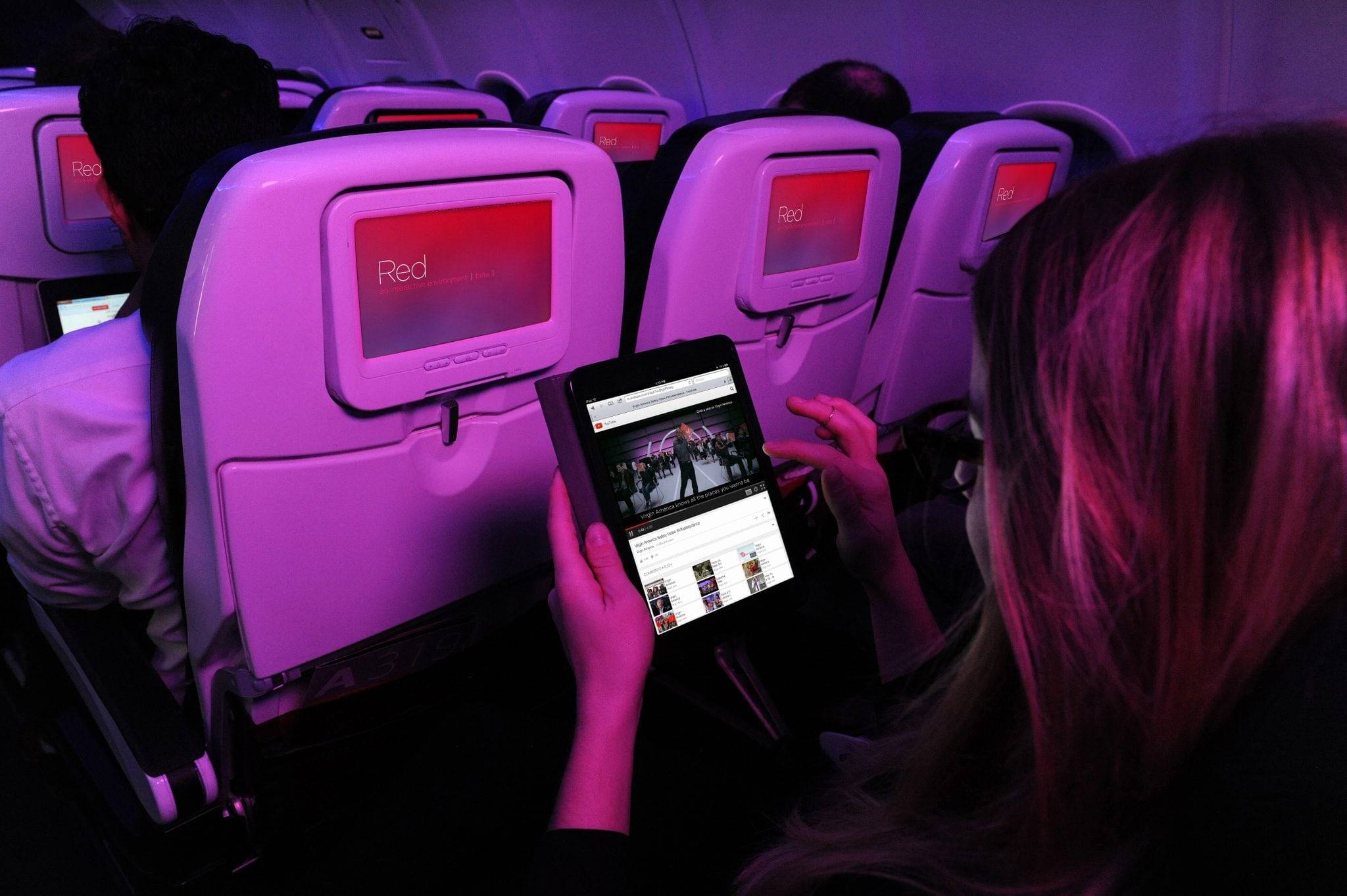 Совместимы ли телефон и самолет: когда во время полета разрешают пользоваться мобилкой