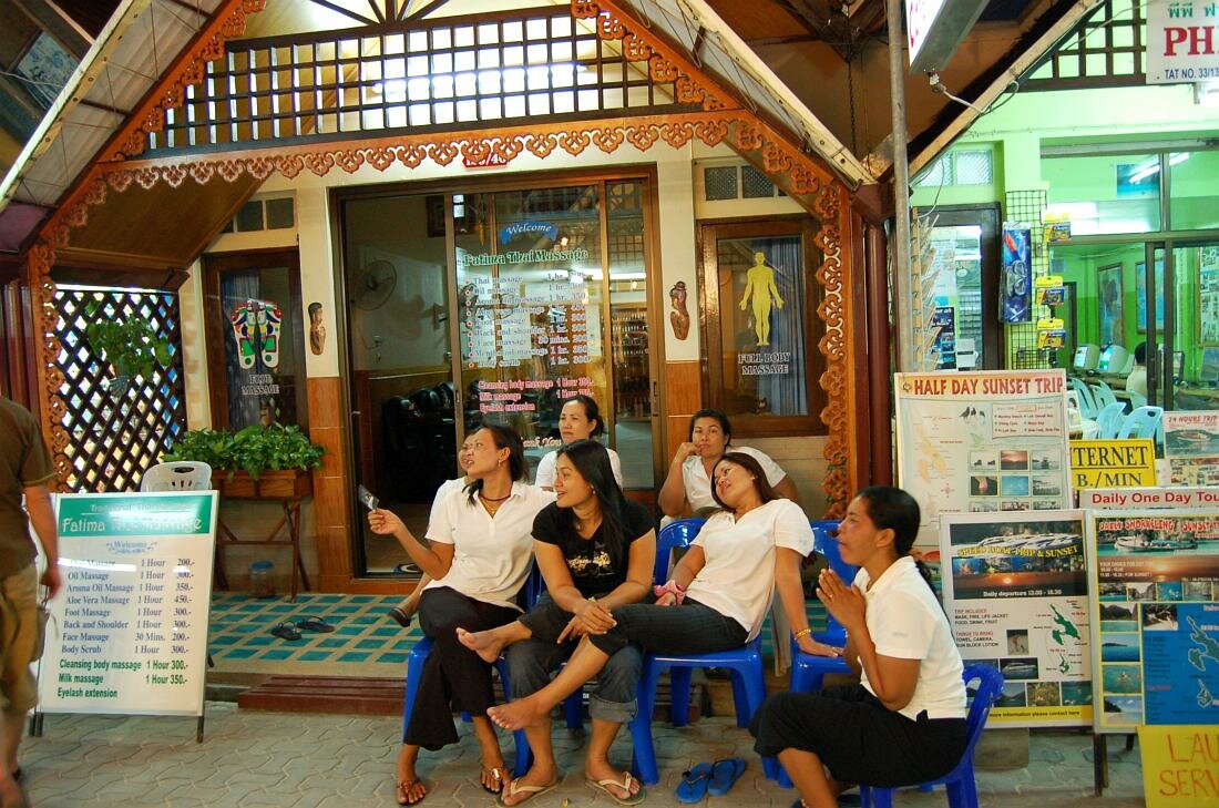 Боди массаж и традиционный тайский массаж  —  почему мужчины туристы уходят, не дождавшись окончания массажа в таиланде