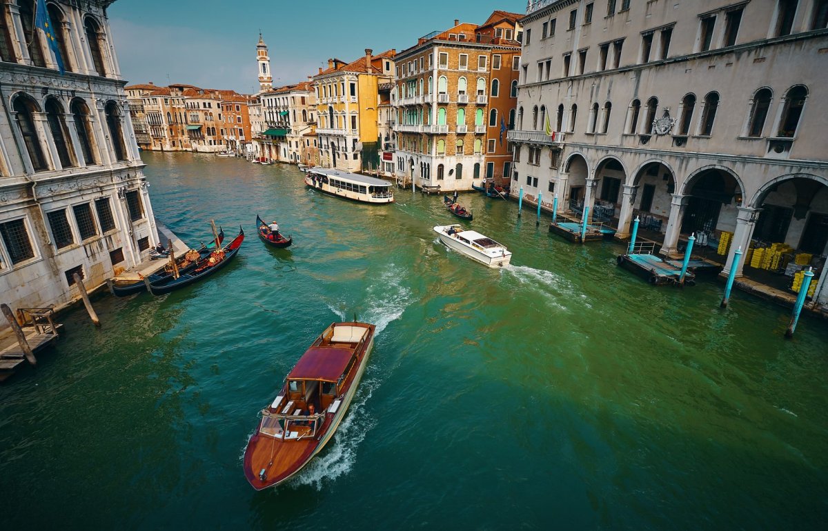 Венеция: город, качающийся на волнах истории  — статьи