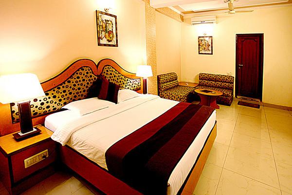 Hotel krishna deluxe
 в нью-дели (индия) / отели, гостиницы и хостелы / мой путеводитель