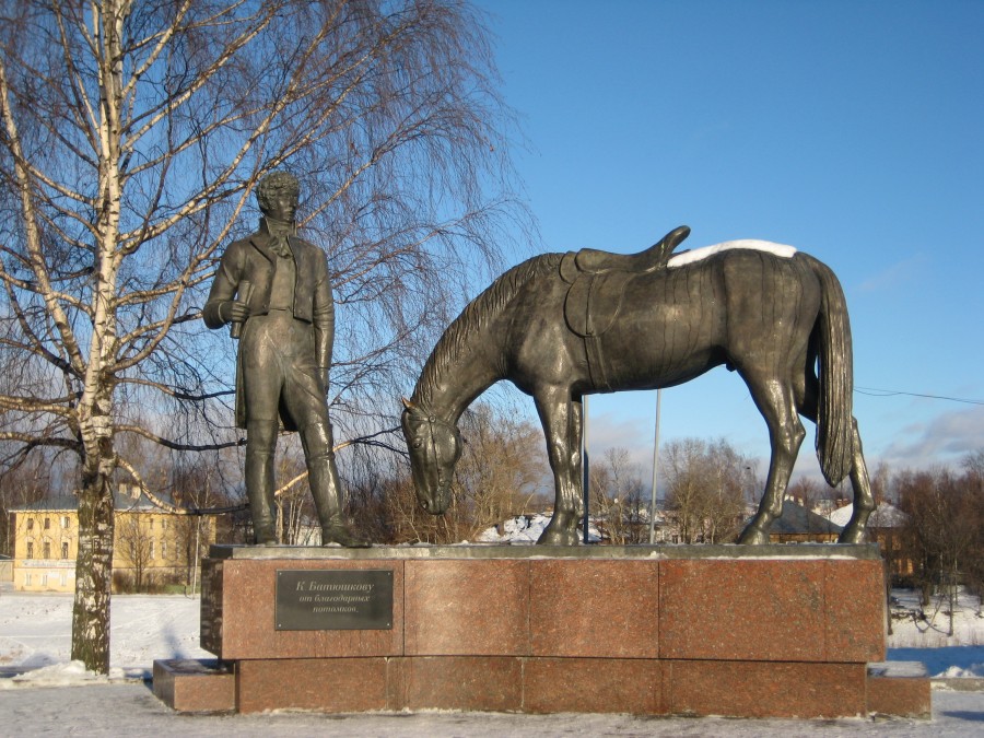 Памятники города вологды. Памятник Батюшкову в Вологде. Памятник Батюшкову Вологда Афина. Памятник Константину Батюшкову в Вологде. Самые известные памятники Вологды.