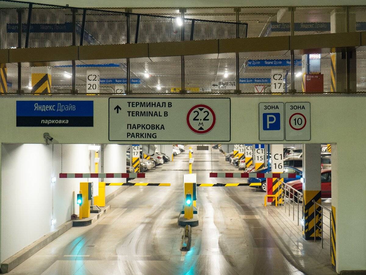 Какие автостоянки имеются в аэропорту шереметьево и за его пределами?