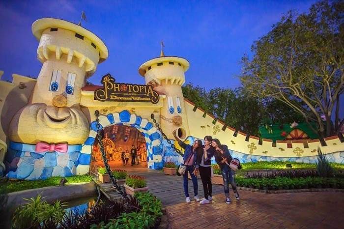 Что интереснее будет посетить в бангкоке с ребёнком 10-лет: siam park, dream world или safari world?