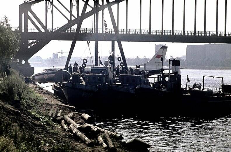 Аварийная посадка ту-124 на неву в 1963 году :: syl.ru