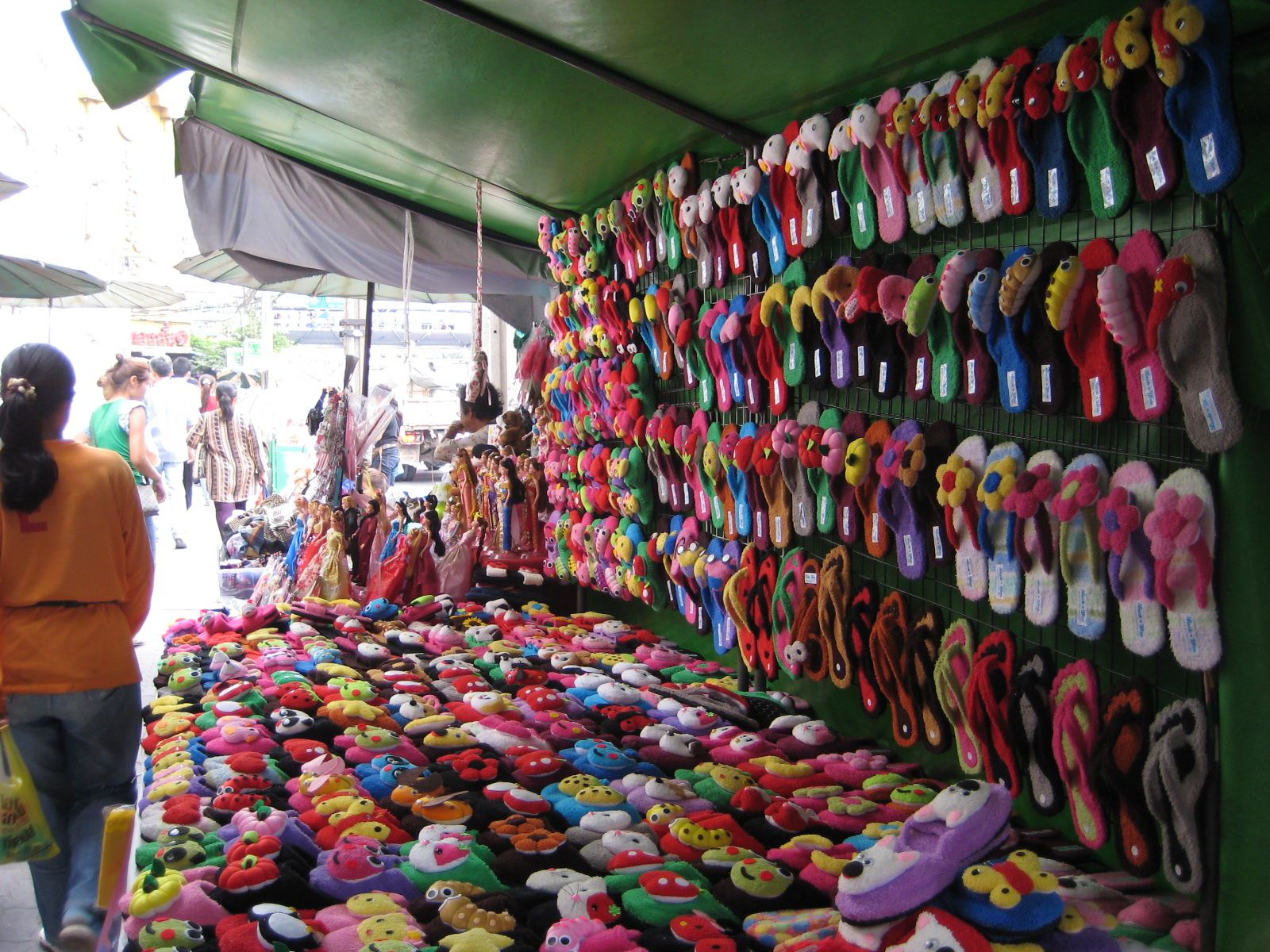 Бангкок одежда. Паттайя рынок. Рынок одежды в Тайланде. Шоппинг в Тайланде. Вещевой рынок в Тайланде.