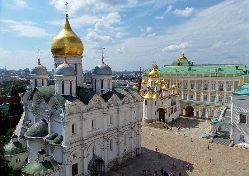 Соборная площадь московского кремля - высшая точка кремлевского холма