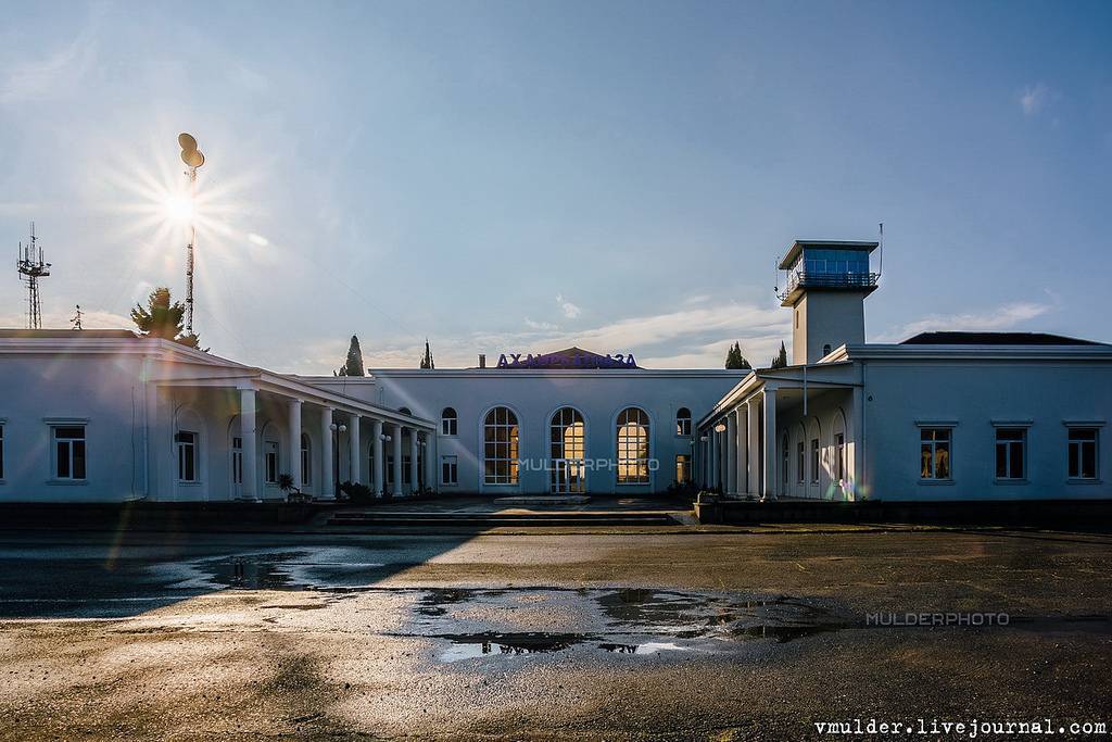 Есть ли действующие аэропорты в абхазии в 2021 году – как долететь в страну на самолёте, когда откроют свой аэропорт