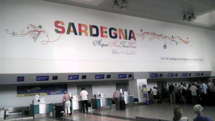 На сардинии есть три международных аэропорта и один местный