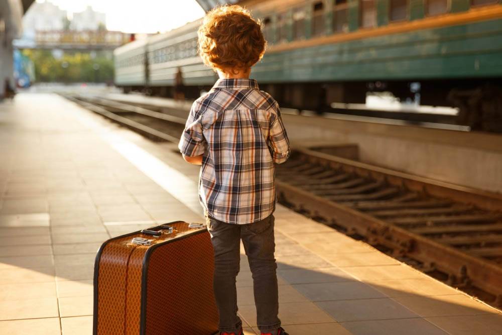 Со скольки лет можно ездить на поезде одному?