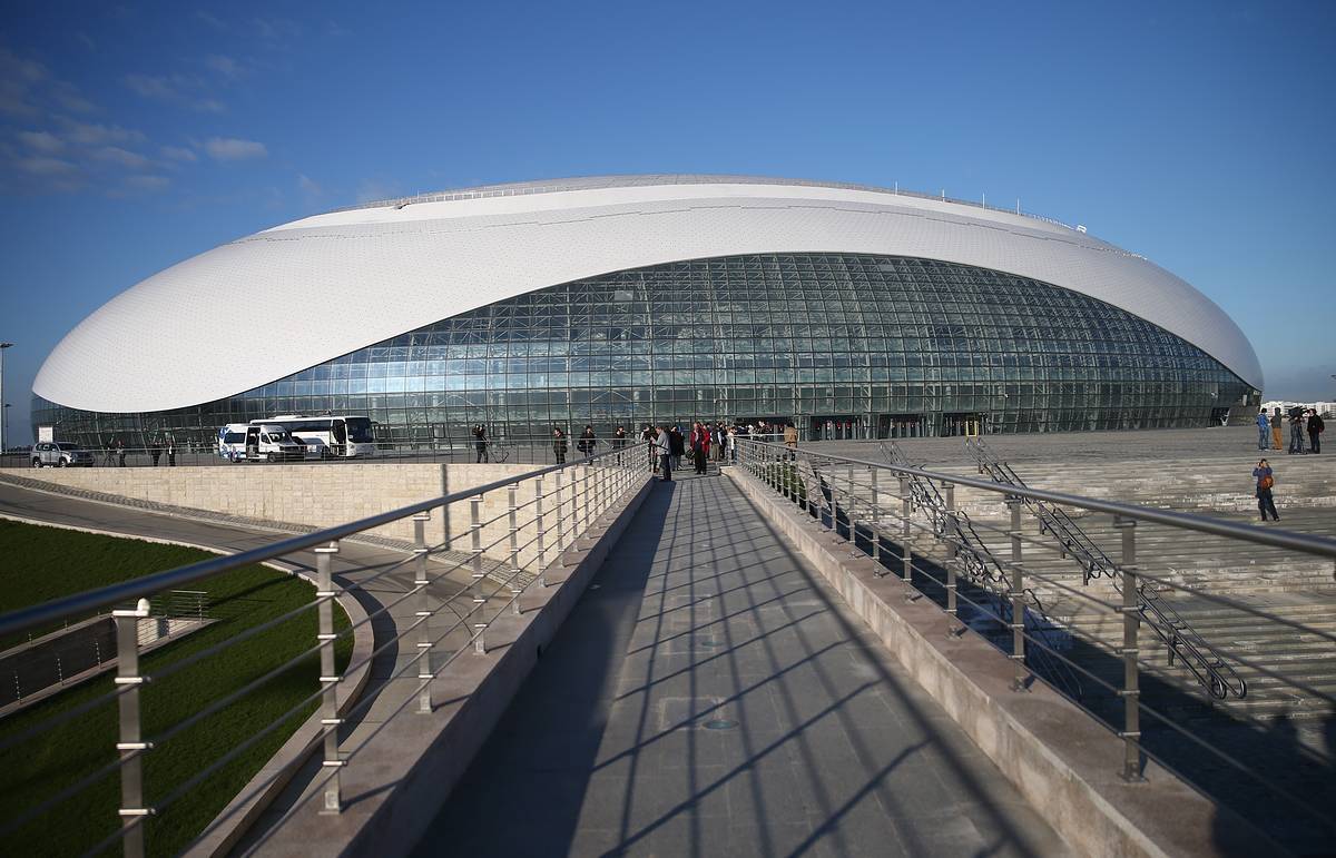 «большой» — каплевидный хоккейный дворец-арена в адлере