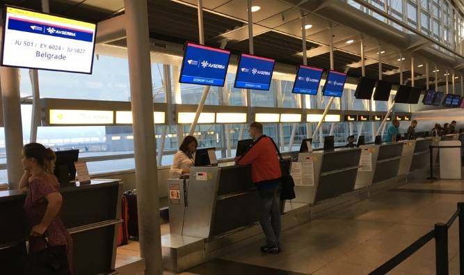 Аэрофлот вылет из шереметьево. Стойка Аэрофлота в Шереметьево. Шереметьево терминал в регистрация на рейс. Шереметьево терминал в стойка регистрации. Air Serbia Шереметьево стойки.