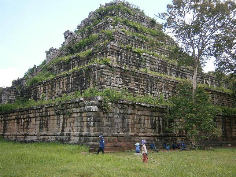 Экскурсия храмы кох кер и бенг малеа (koh ker и beng mealea), пирамида phrasat phrang