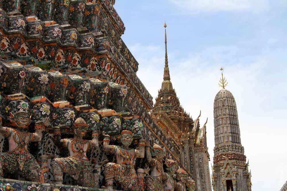 Буддийский монастырь ват арун в бангкоке или его слепили из того что было
