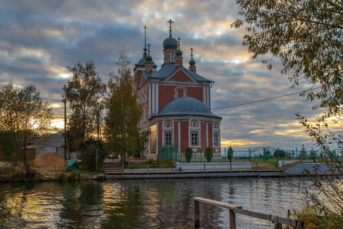 Сайт переславля. Очарование Переславль Залесский. Переславль-Залесский Naberejnii. Сапборды Переславль Залесский. Переславль-Залесский Скайлайн.