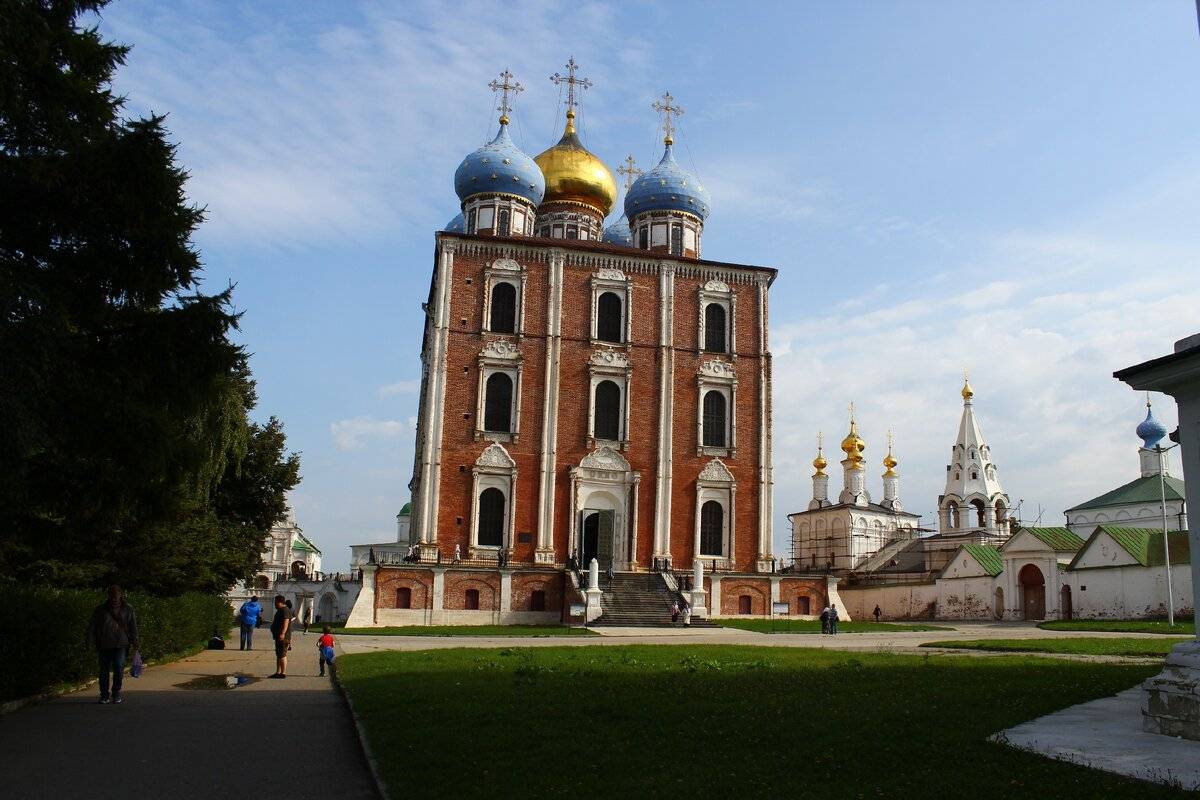 Рязань достопримечательности фото. Успенский собор Рязанского Кремля. Рязанский Кремль Успенский собор 12 век. Рязань Успенский собор 2021. Успенский собор в Рязанском Кремле 2021 год.