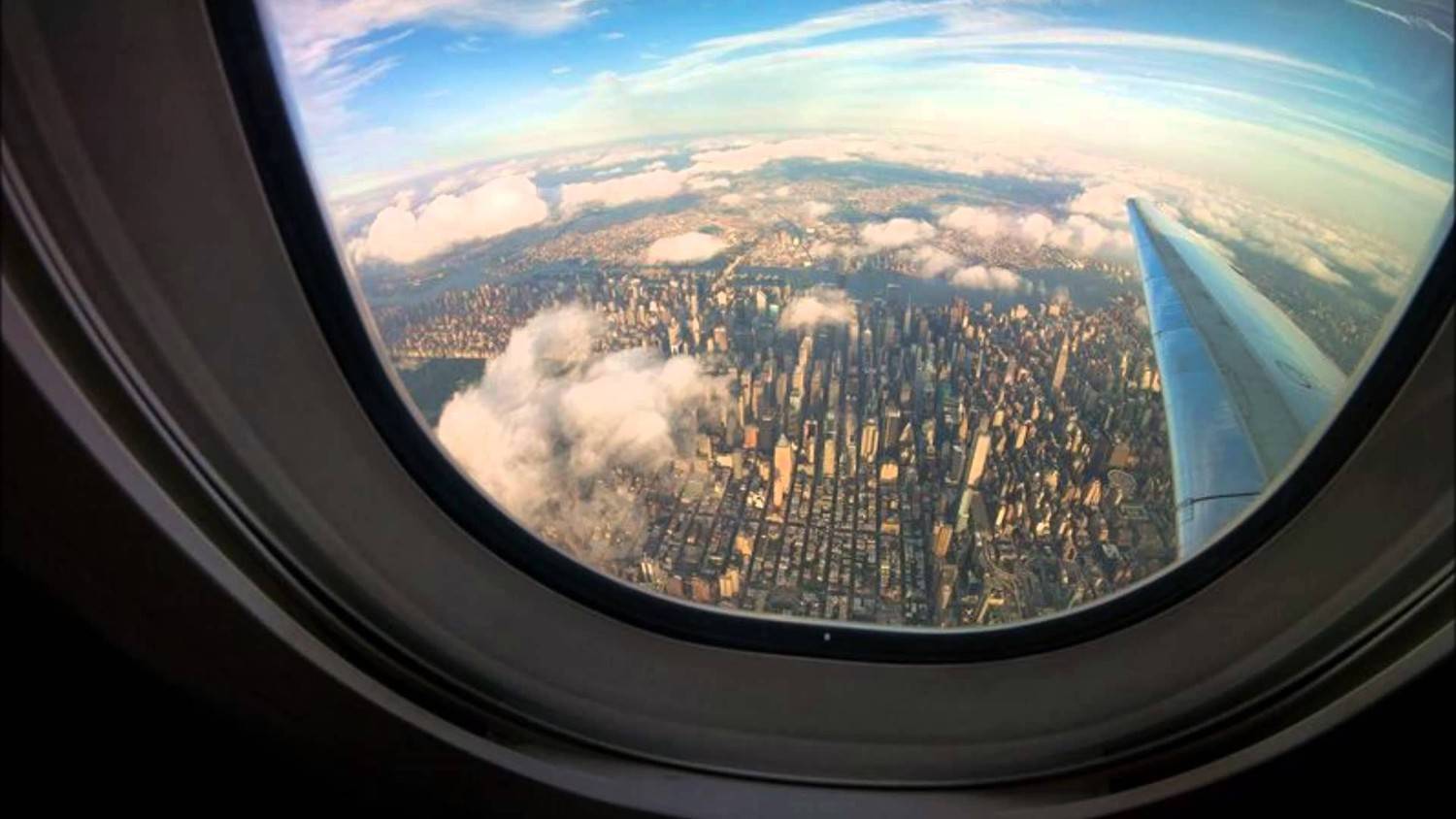 Как выбрать место в самолете: у окна или у прохода?