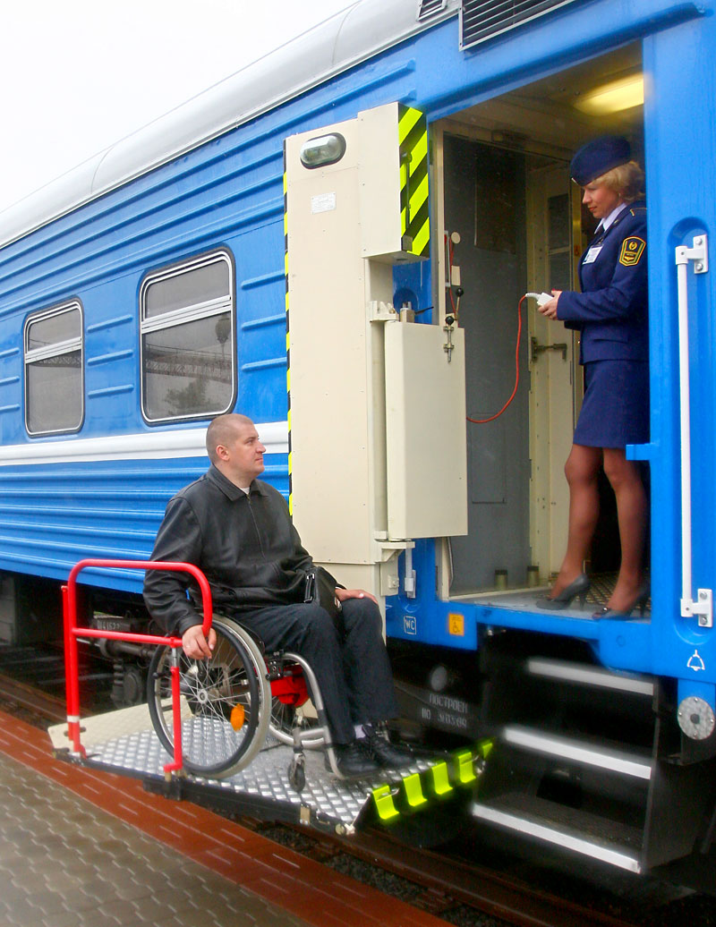 Перевозка инвалидов колясочников на поезде: использование специального вагона на ржд