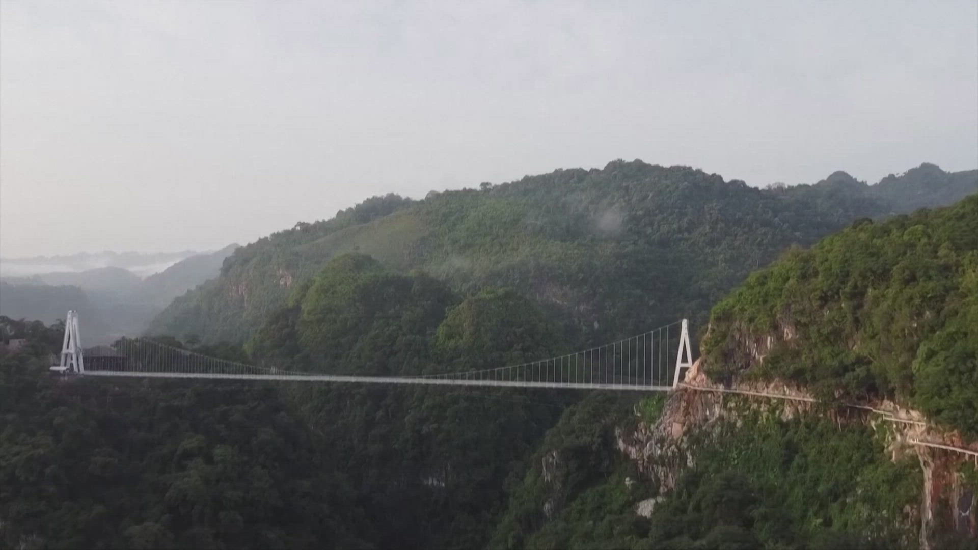 Самый протяжённый стеклянный мост в мире открылся во вьетнамской провинции сон ла