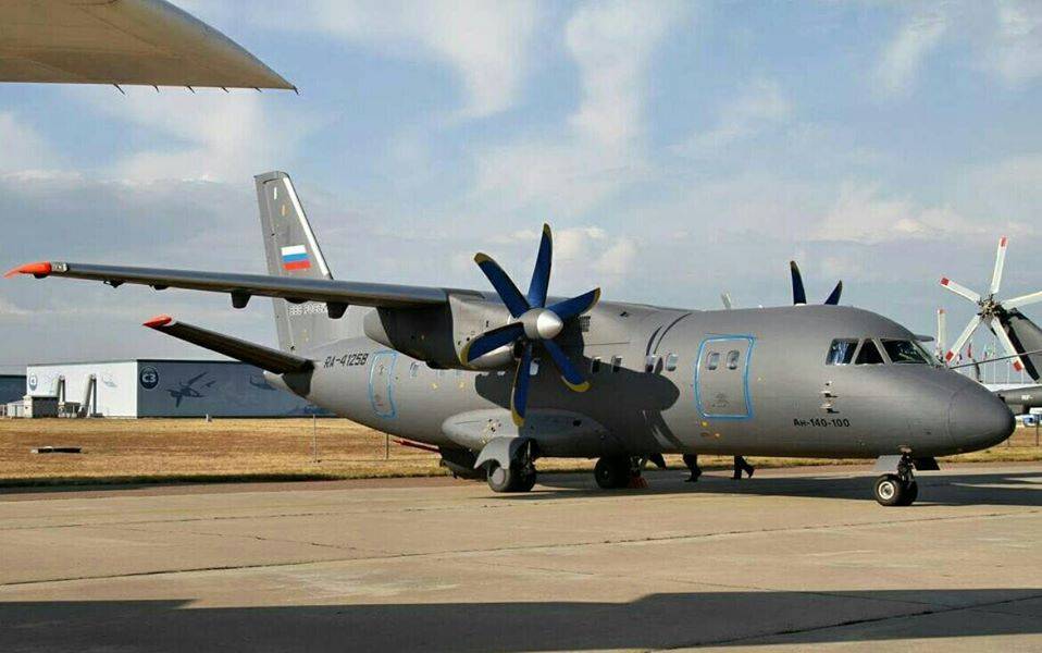 Турбовинтовой самолет пассажирский. АН 140 ВВС России. Турбовинтовой самолет АН-140. АН-140-300т. АН-140-100.