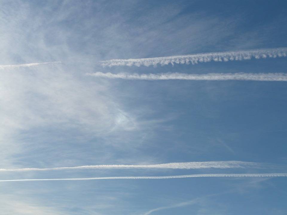 Как называется след от самолета в небе — как называется след от самолета в небе