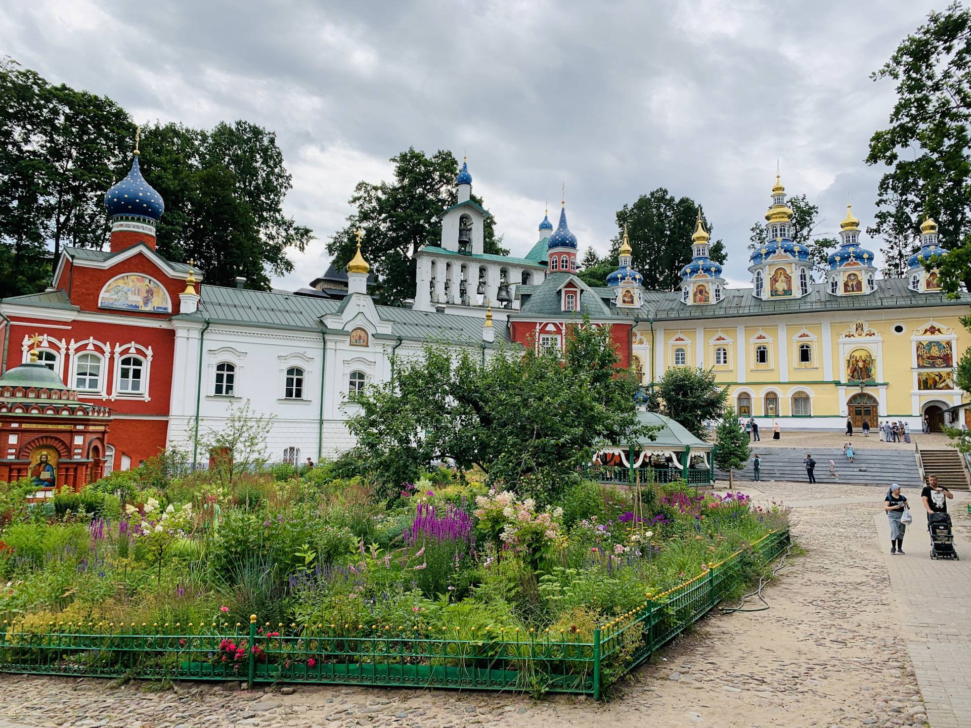 16 живописных достопримечательностей пушкинских гор