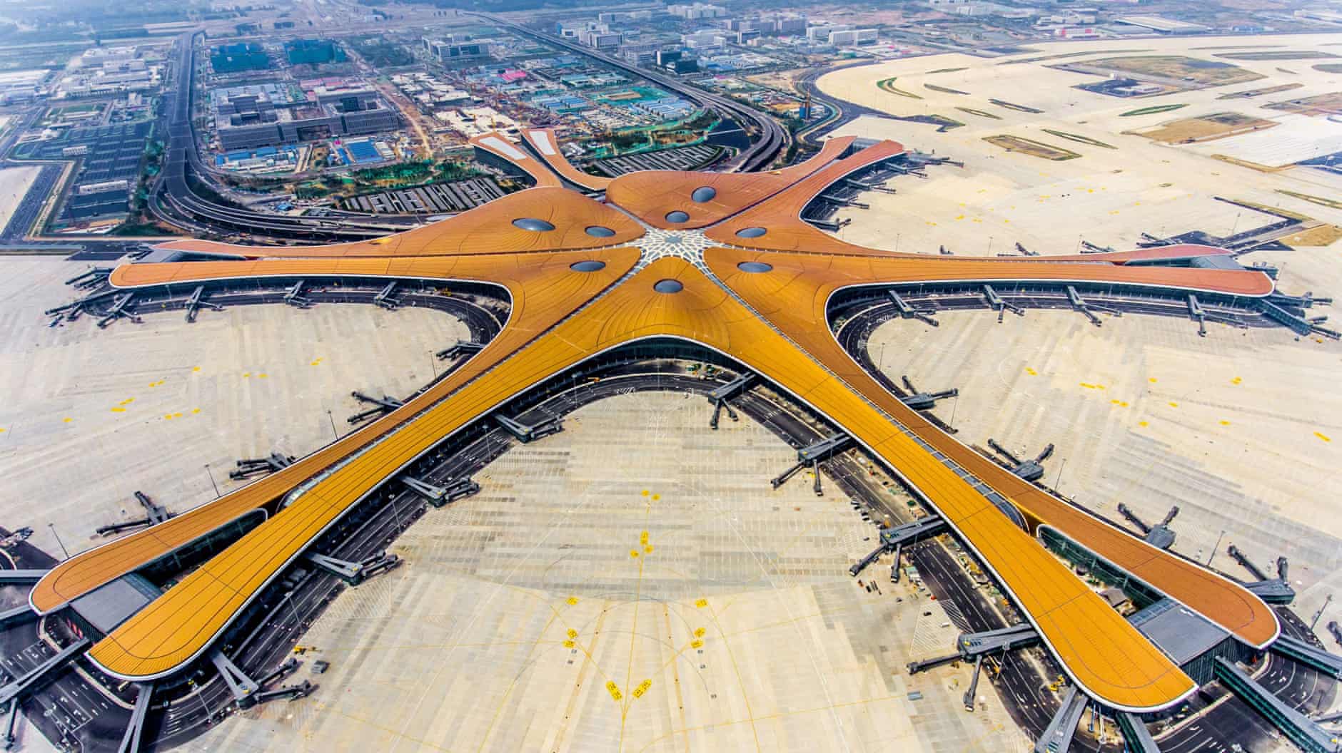 10 самых больших аэропортов мира в 2021 г.
