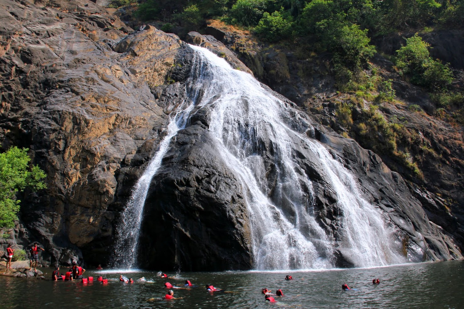 Экскурсия на водопад дудхсагар в гоа, индия