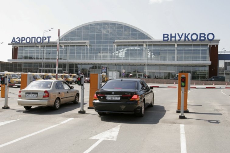 Где оставить машину во внуково?