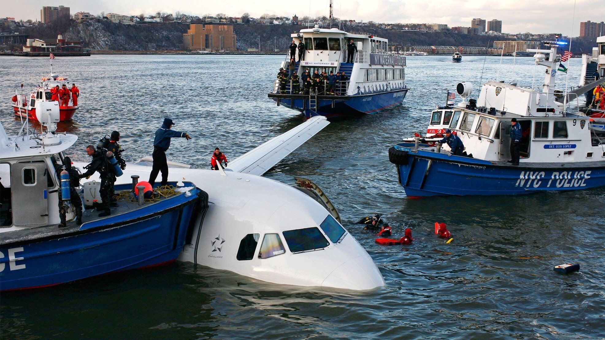 Почему нельзя посадить самолет на воду. много ли известно случаев, когда при аварийной посадке самолета на воду все оставались живы