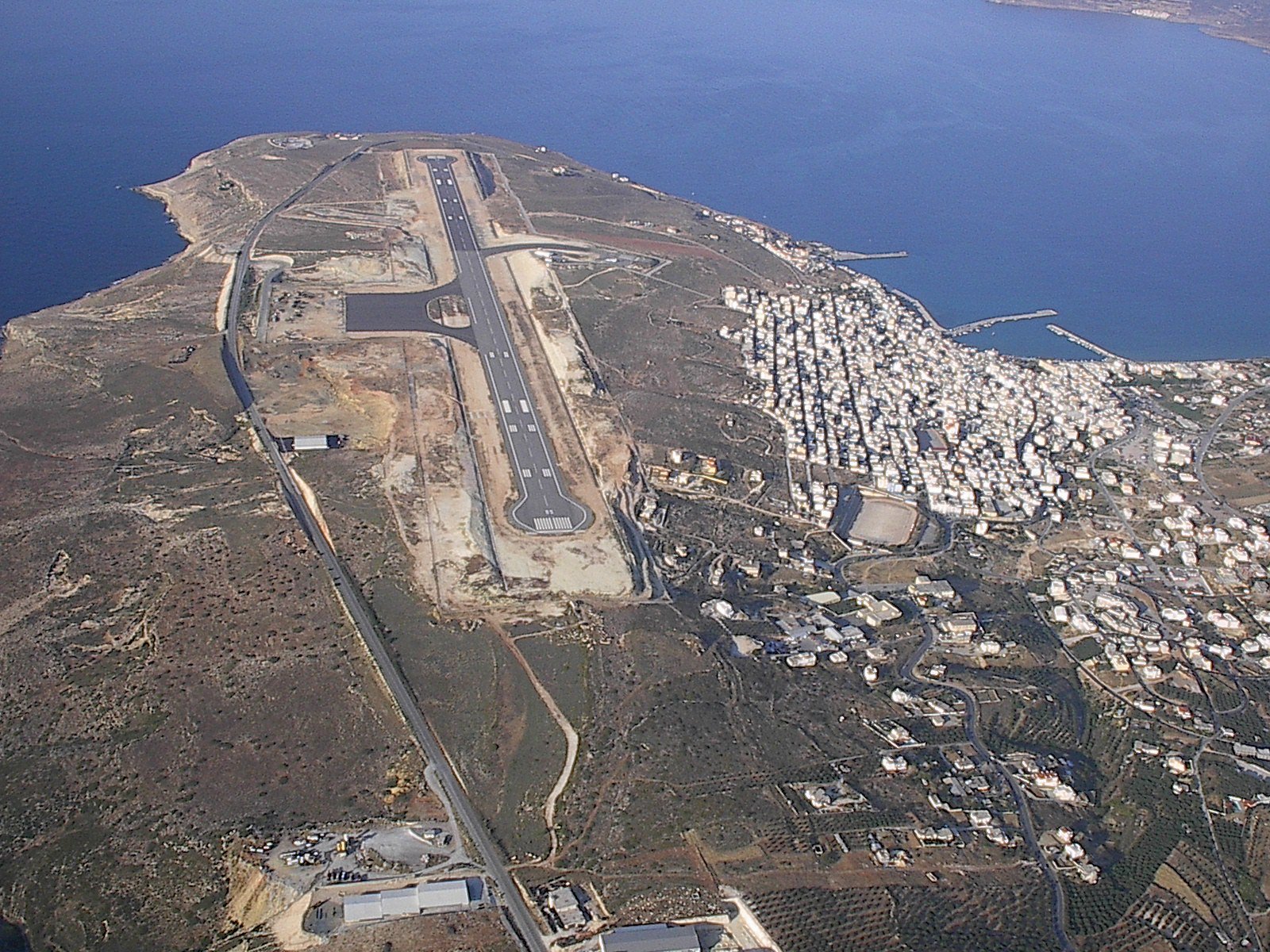 Международные и местный аэропорт, крит, греция :: syl.ru
