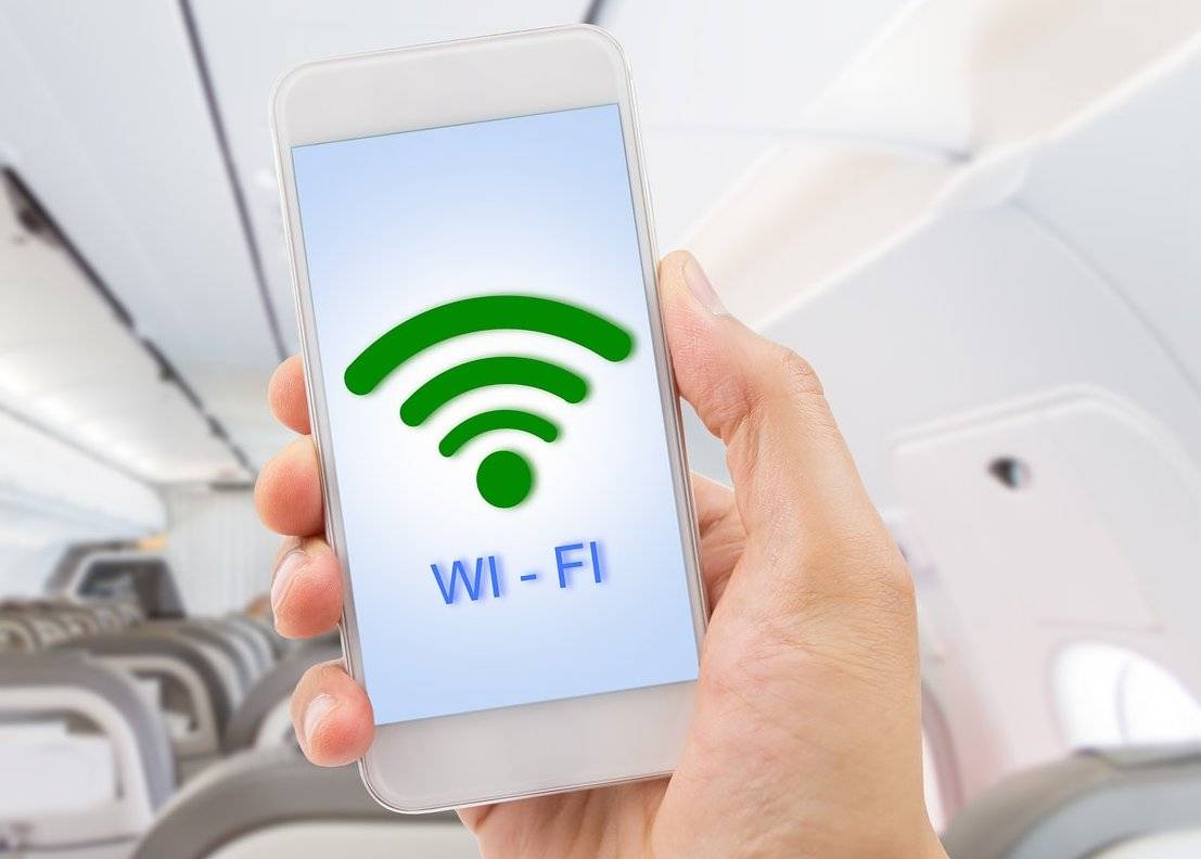 Можно ли пользоваться интернетом в самолете: есть ли вай фай во время полета, сколько стоит