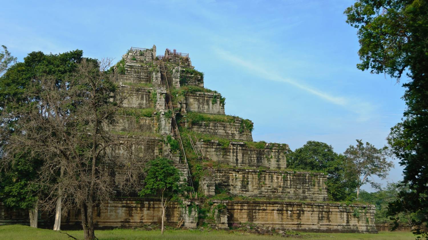 Пирамида смерти кох кер в камбодже: чем она так знаменита?