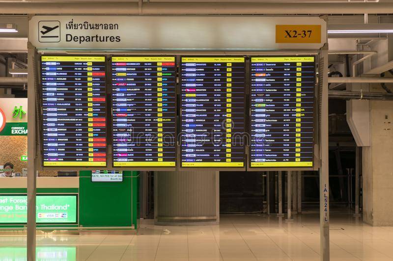 Табло аэропорта суварнабхуми (бангкок), авиабилеты онлайн