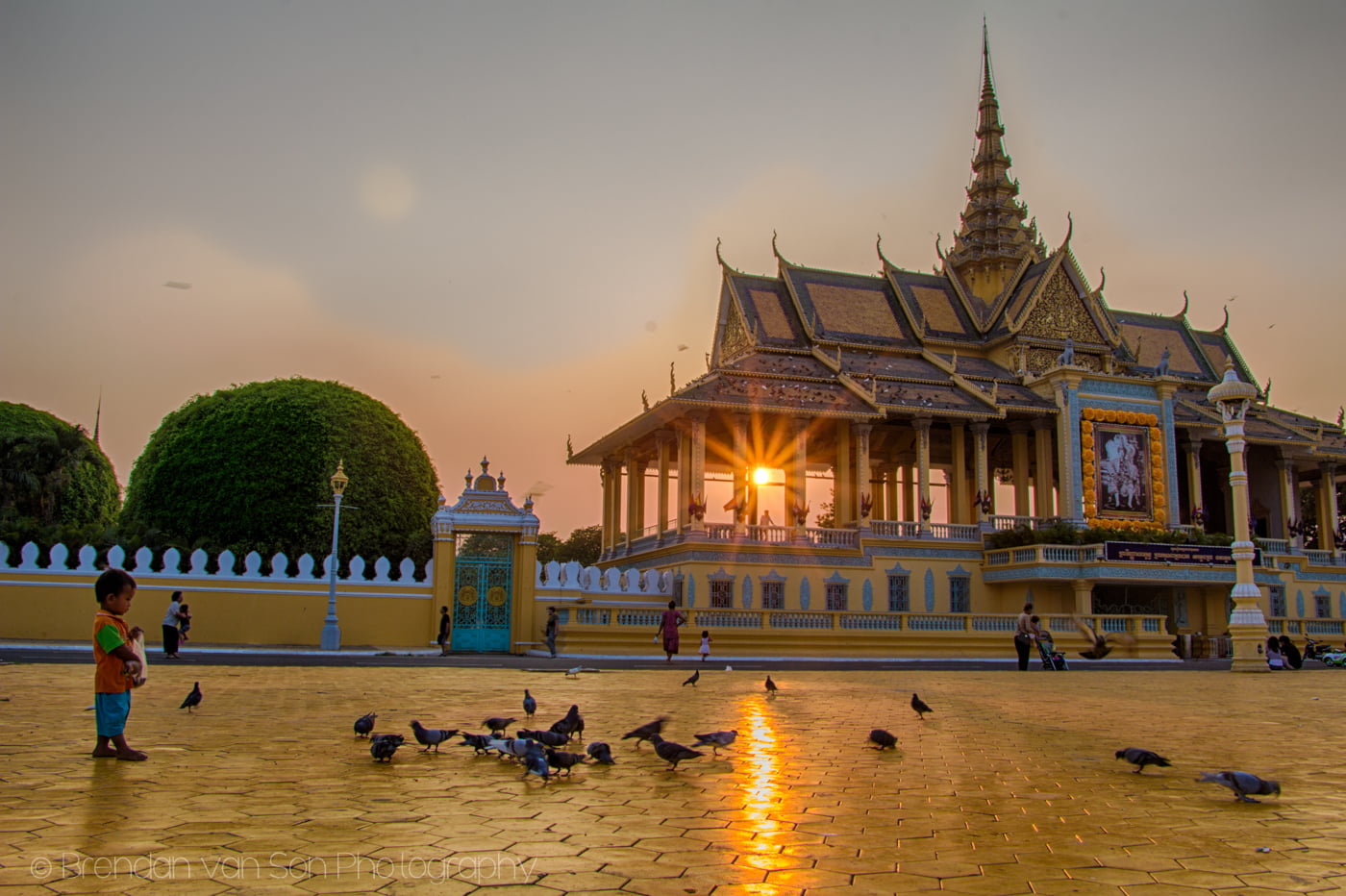 Phnom penh nightlife: 10 enticing clubs to visit on your trip!