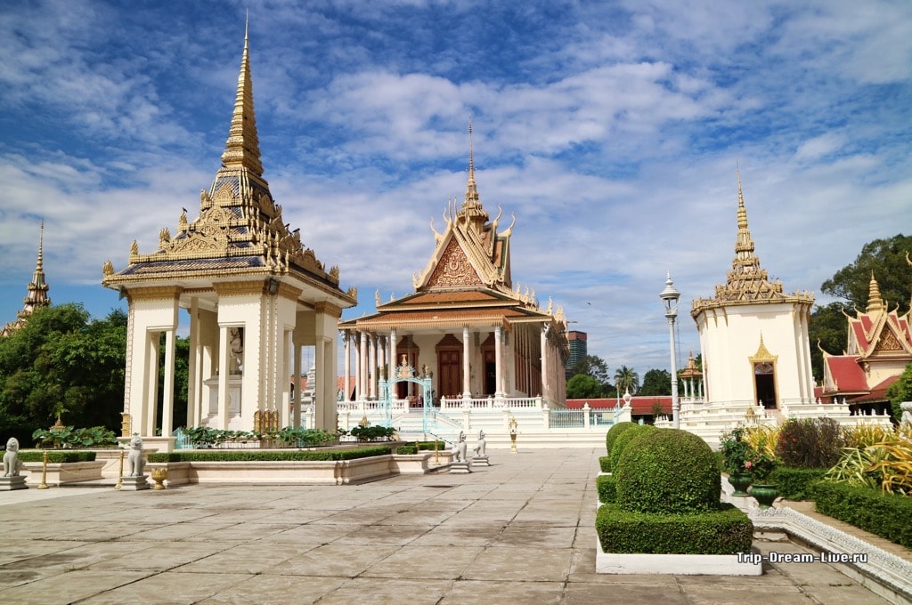 Пномпень. Королевский дворец в Пномпене. Королевский дворец в Пномпене Пномпень. Королевский дворец в Пномпене Камбоджа. Здание королевского дворца в Пномпене.