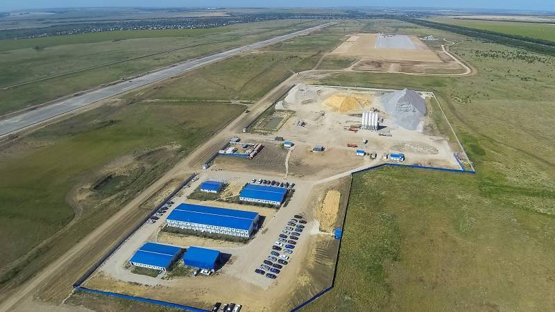 Новый аэропорт в сабуровке: строители работают на высоте 20 метров от земли — иа «версия-саратов»