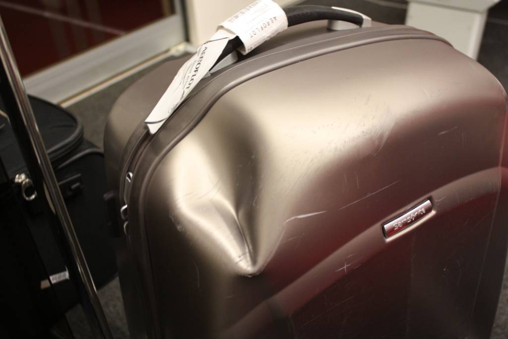 Что делать, если в аэропорту сломали чемодан