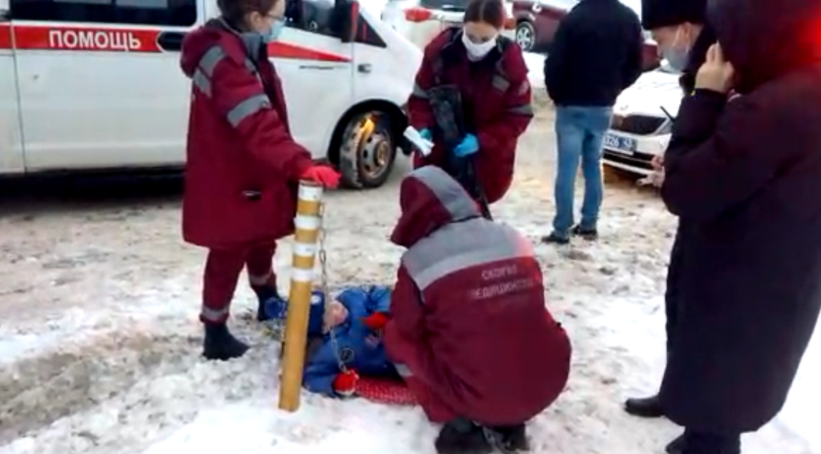 Пятилетний ребенок чуть не погиб в серпухове, съехав с горки в центре города