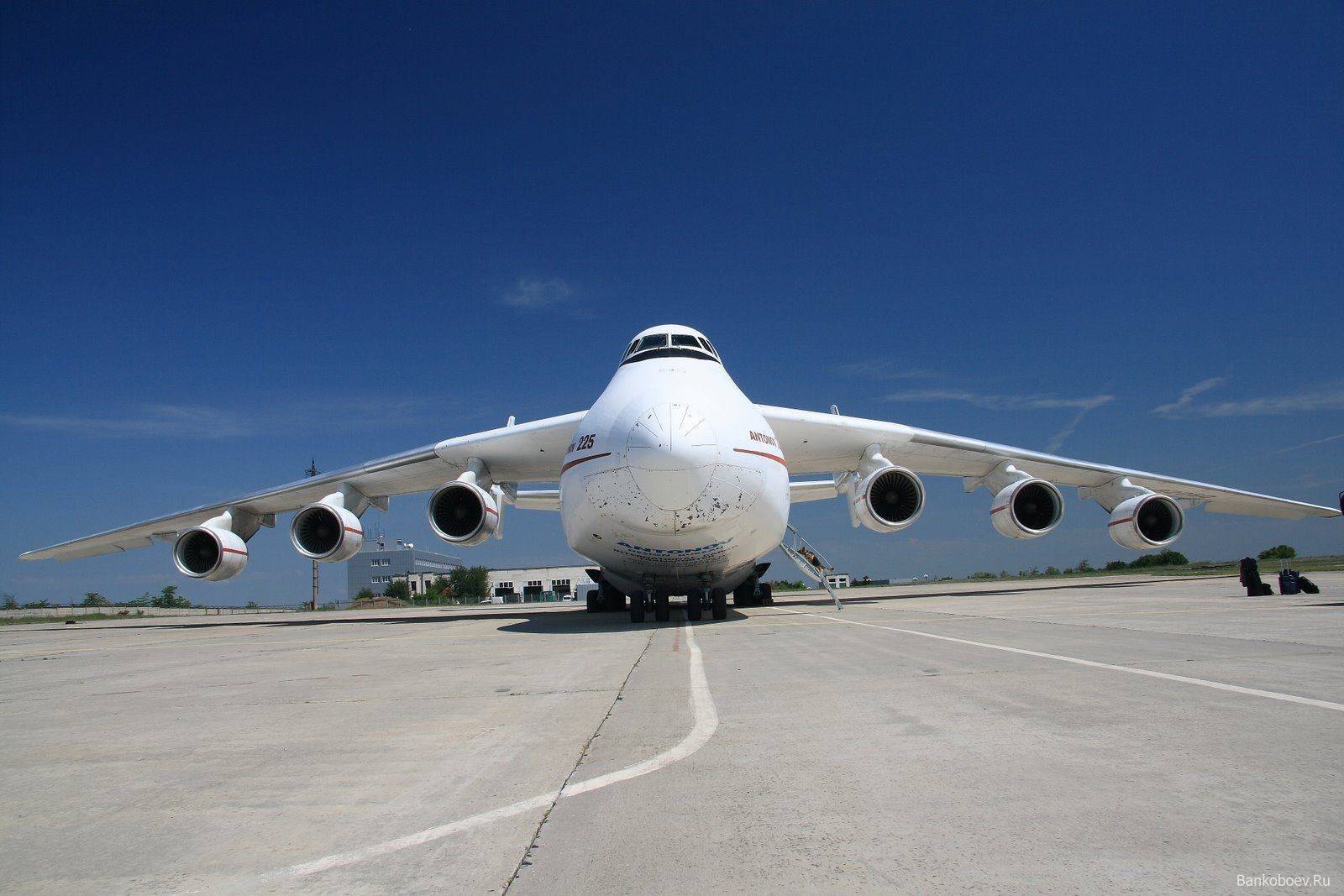 9 самых больших самолетов: крылатые гиганты в небе | voka.me