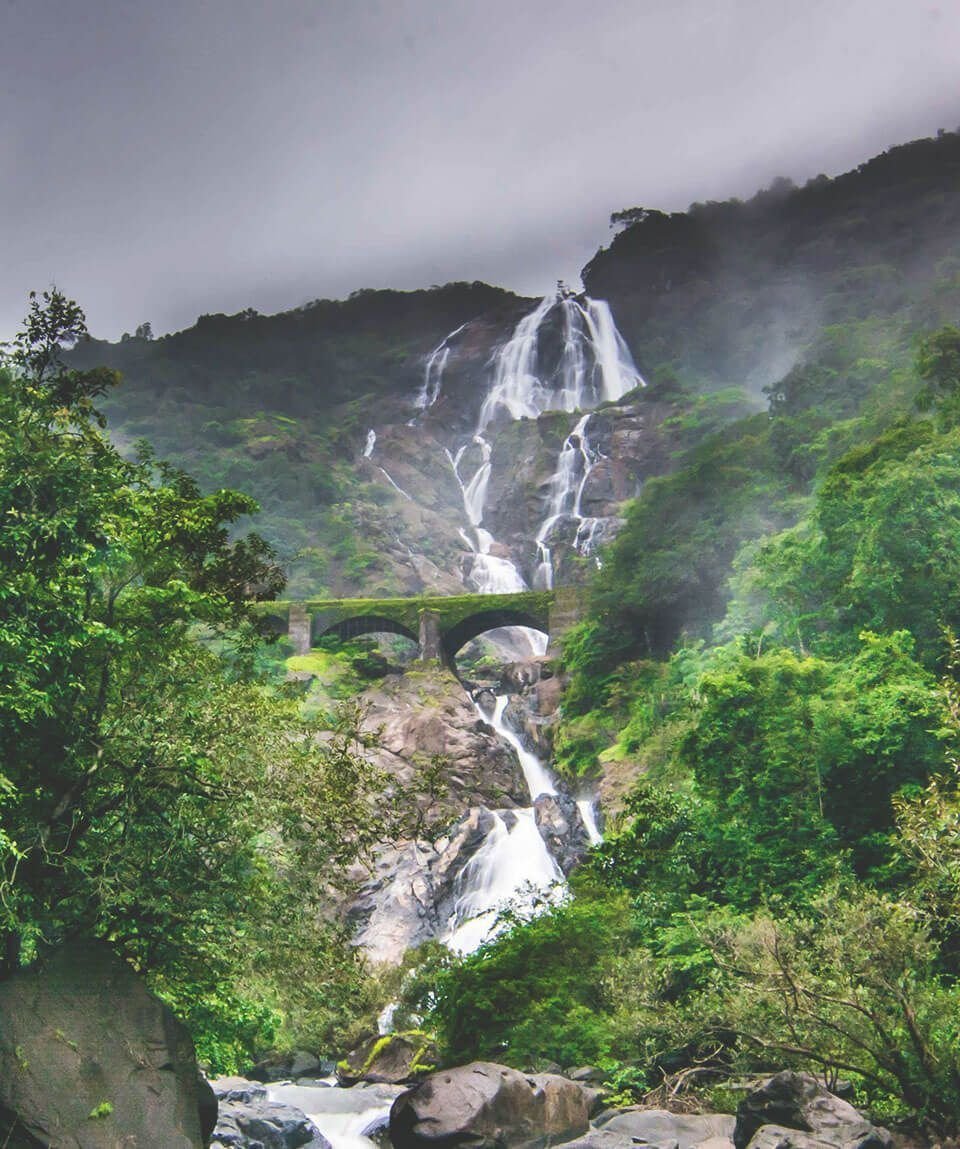 Водопад дудхсагар (dudhsagar waterfalls)