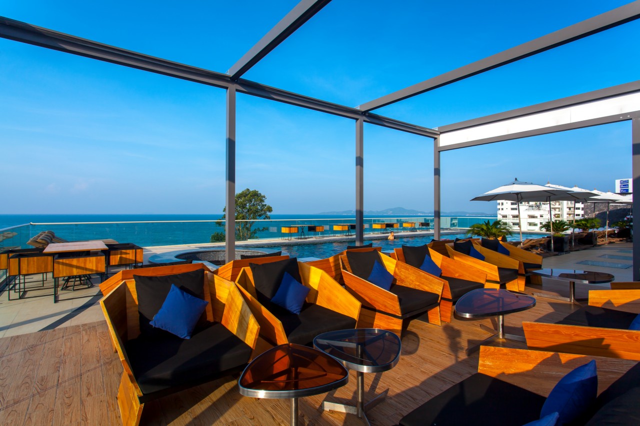 Популярные скай бары в бангкоке и бар на крыше на 61 этаже – vertigo and moon bar. наш отзыв с ценами!