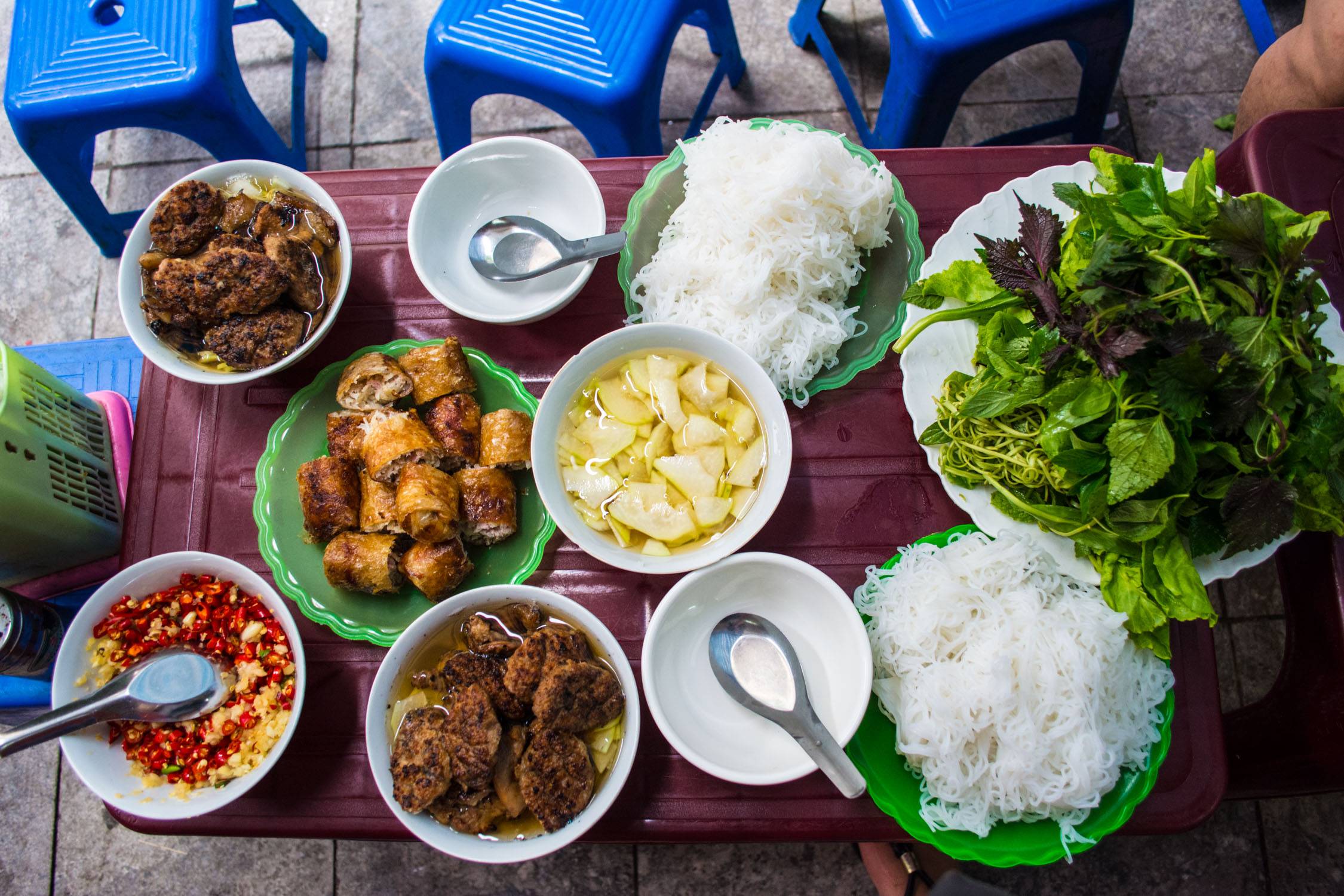 Какая еда распространена во вьетнаме?