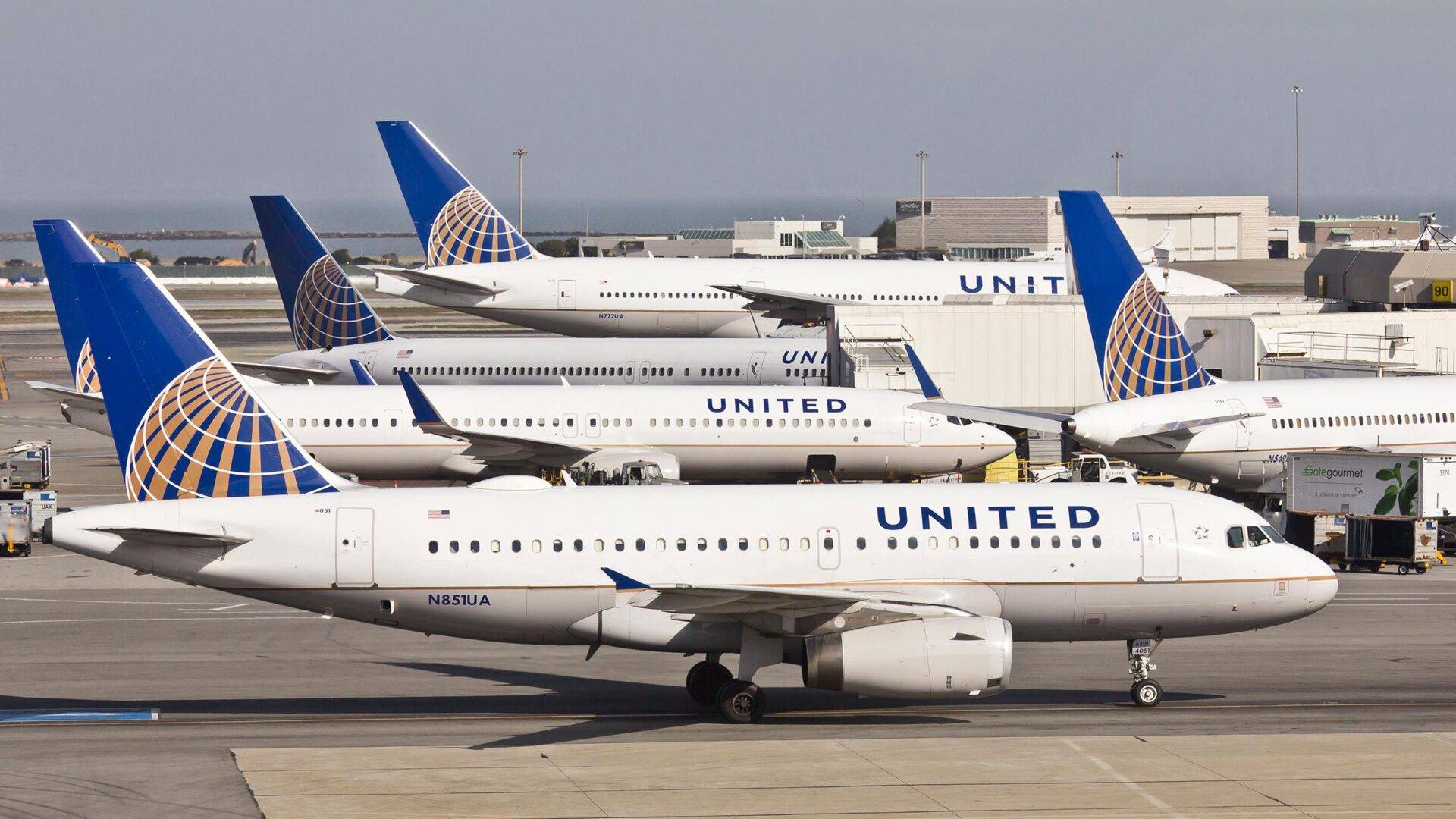 United airlines (юнайтед эйрлайнз) — американский авиаперевозчик.