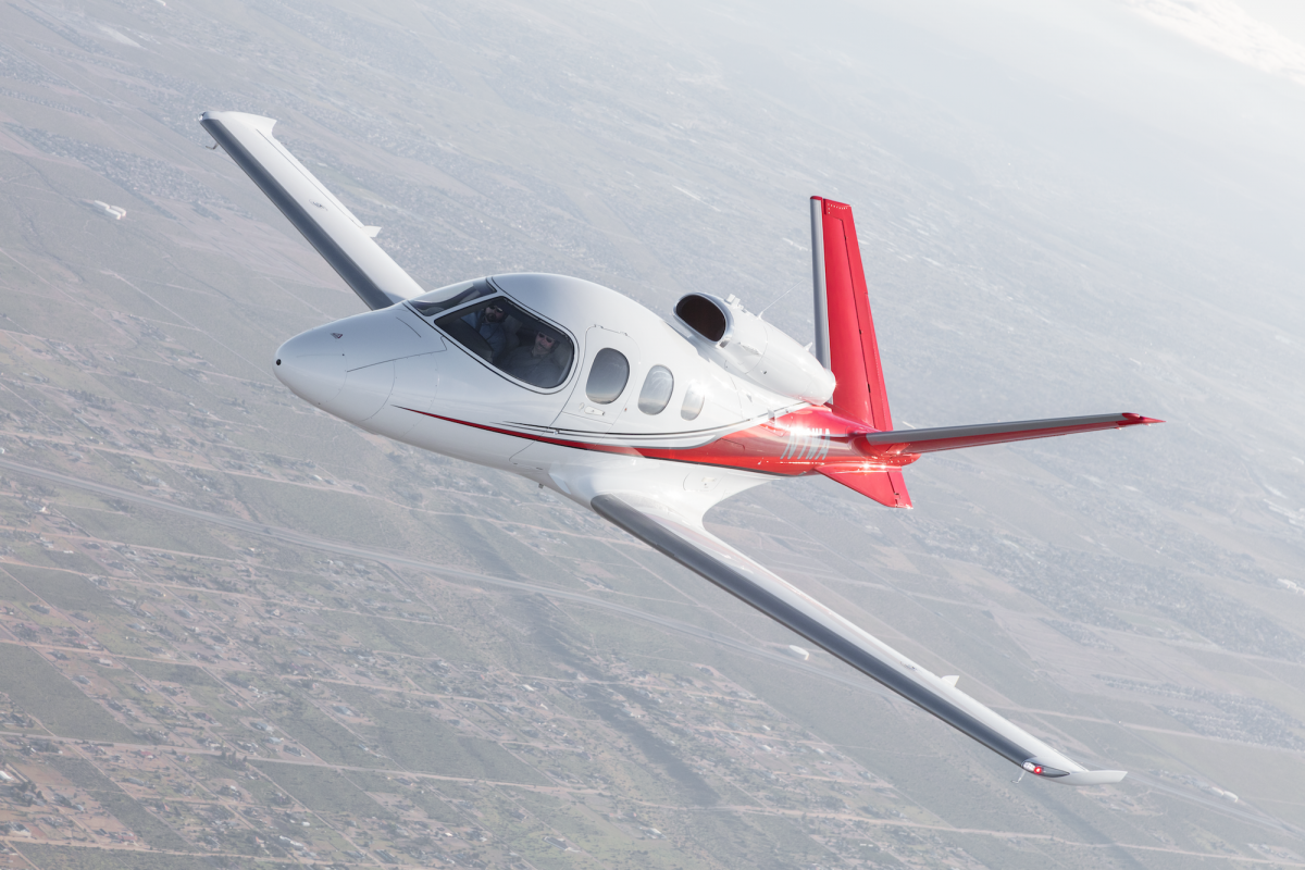 Скорость маленьких самолетов. SF-50 Vision Jet. Cirrus Vision Jet. Самолет Vision Jet Cirrus aircraft. Cirrus sf50 Vision Jet g2.