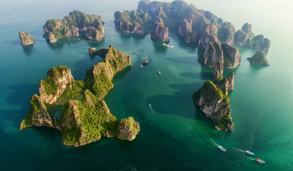 Самая популярная природная достопримечательность вьетнама - бухта халонг экзотик
