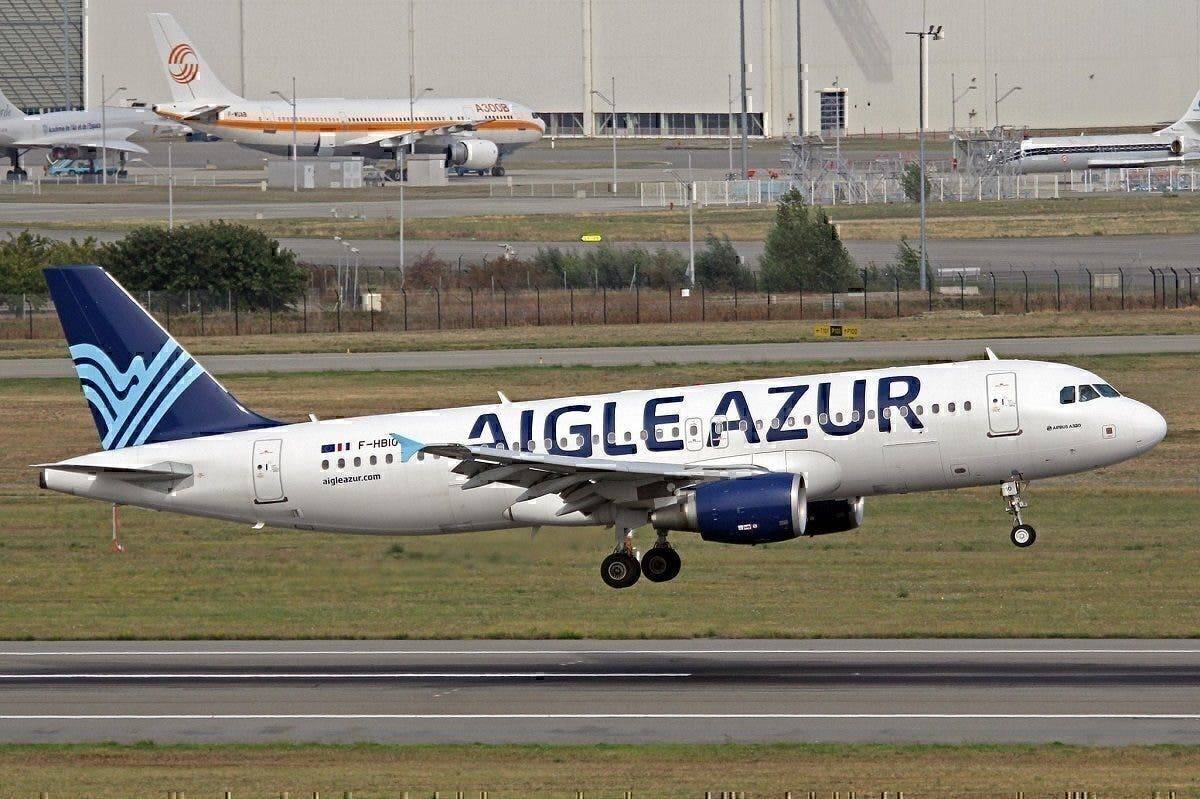 Сравнение уральских авиалиний и авиакомпании azur air: преимущества и недостатки, какую выбрать