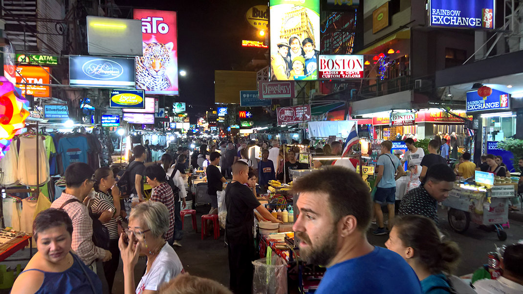 Улица каосан роуд в бангкоке