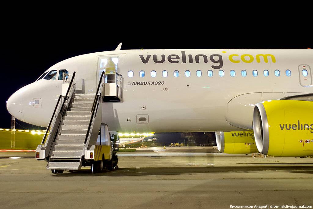 Vueling Airlines авиакомпания. Испанские авиалинии. Вуэлинг авто. Vueling Краснодар.