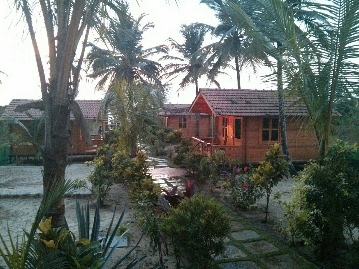Pele's windsong wood cottage on the beach guesthouse, benaulim - prices, reviews, photos