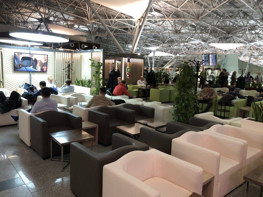Что такое бизнес зал в аэропортах и как можно получить к нему доступ